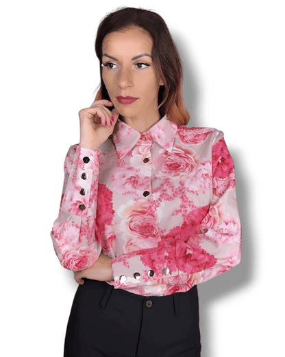. Suranska Shop . Beigefarbene Bluse mit rosa und pinken Blumen und goldenen Knöpfen – Genf, Schweiz – Suranska Shop